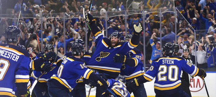 Patrick Maroon prodloužil hráčům St. Louis sezonu