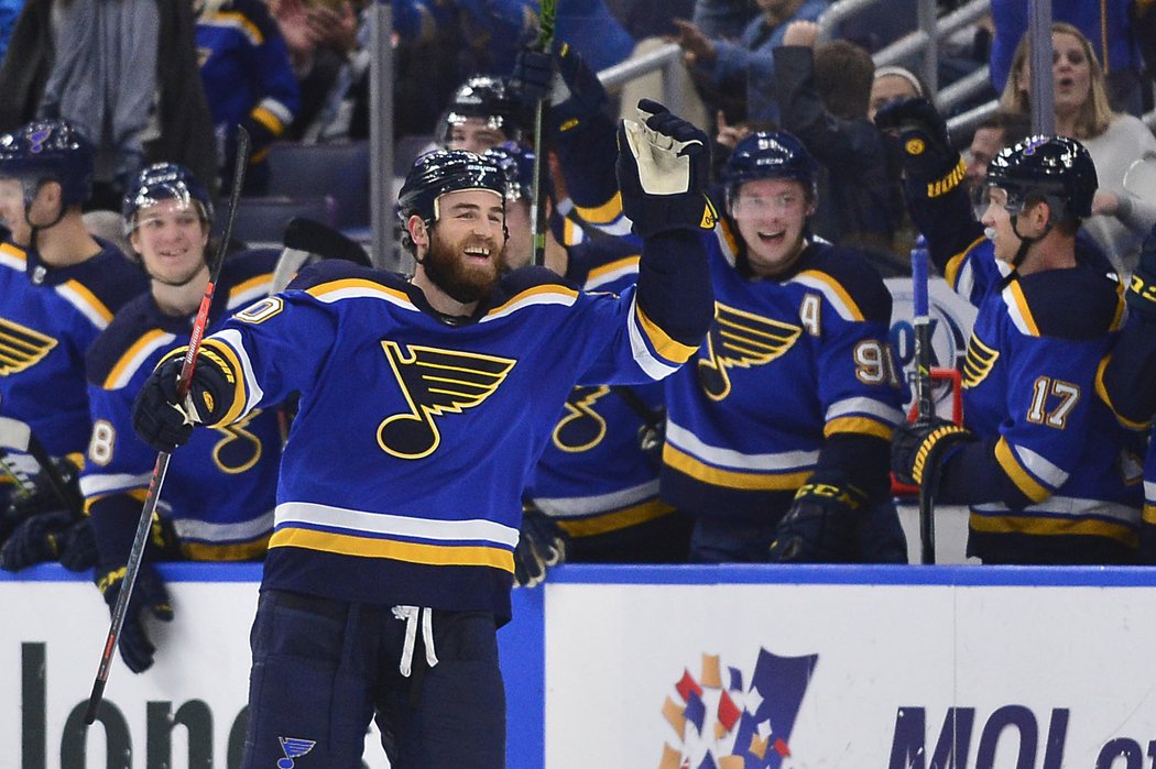 Skvělý večer prožil centr Ryan O&#39;Reilly, který prvním hattrickem v kariéře dovedl St. Louis k triumfu 4:1 proti Carolině.