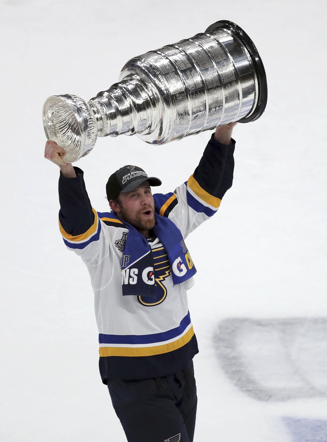 Jaden Schwartz si potěžkal Stanley Cup