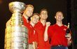 V roce 2002 vyhrála s Detroitem Stanley Cup hned trojice Čechů - Jiří Šlégr, Jiří Fischer a Dominik Hašek. S nimi slavil i Ladislav Kohn, který v Red Wings rovněž působil, ale nenastoupil v play off