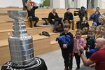 Stanley Cup v Česku, přijel vlakem. NHL chce zahájit sezonu v Praze