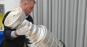 Rusové mají smůlu. Stanley Cup doma v létě neukáží, přišel zákaz od NHL