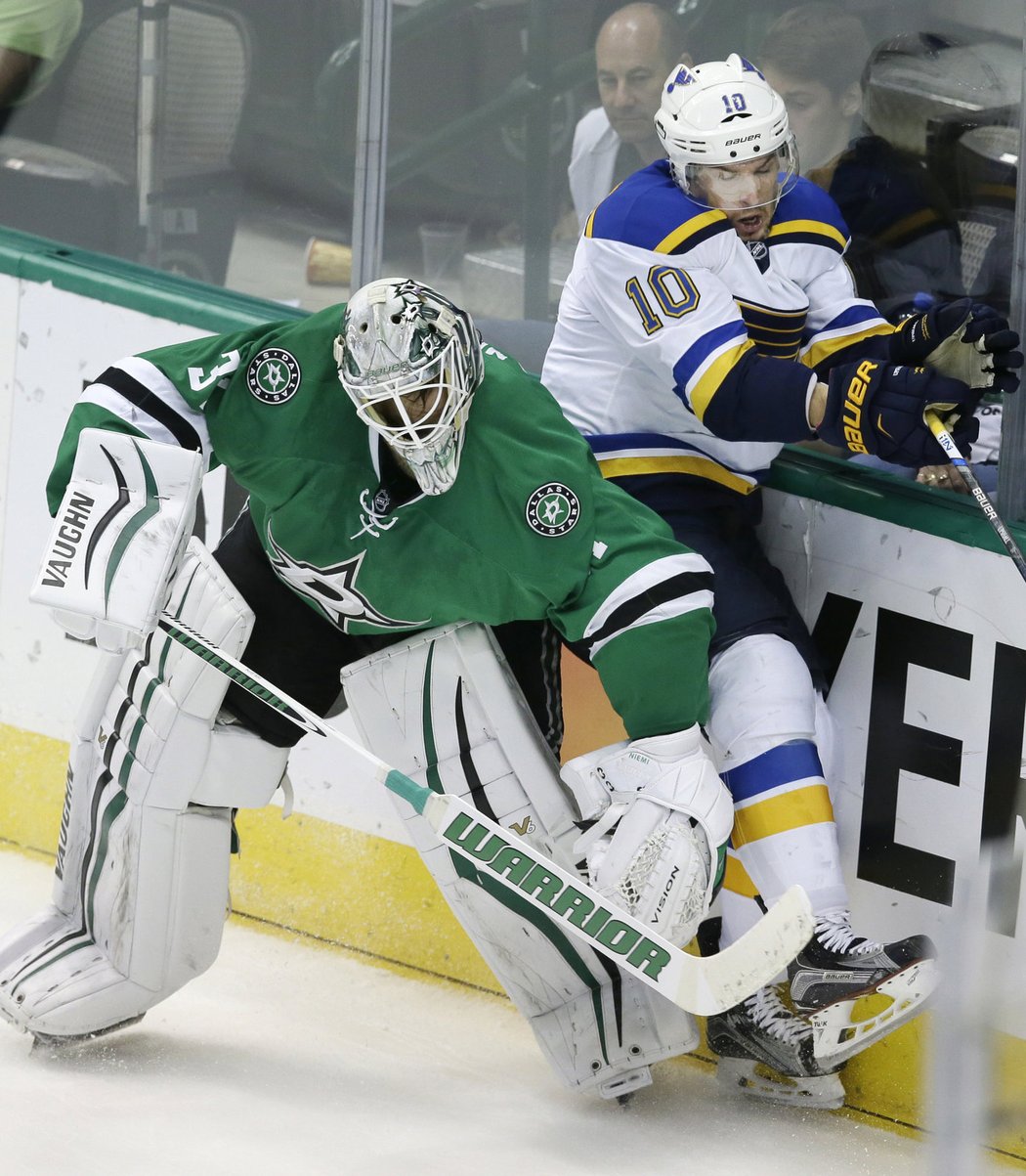 Brankář Dallasu Antti Niemi svým výkonem v sedmém zápasu proti St. Louis fanoušky příliš nenadchl