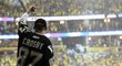 Greg McDade slaví gól Pittsburghu proti Nashvillu v pátém finále Stanley Cupu