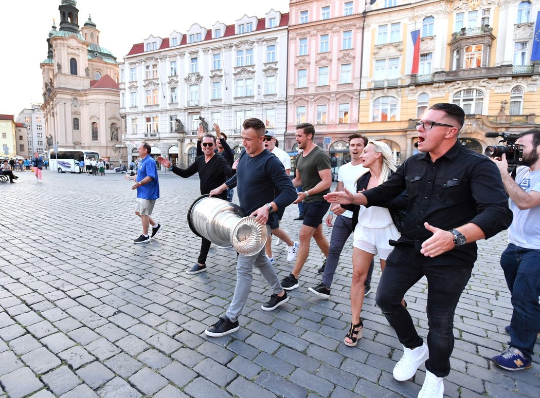 Jakub Vrána se Stanley Cupem