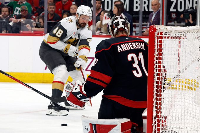 NHL ONLINE: Las Vegas - Carolina. Hertl se s týmem může ve finále dostat do vedení NHL ONLINE: Las Vegas - Carolina. Hertl se s týmem může ve finále dostat do vedení