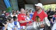 Michal Rozsíval nechal všechny na Stanley Cup i sáhnout