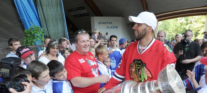 Michal Rozsíval nechal všechny na Stanley Cup i sáhnout