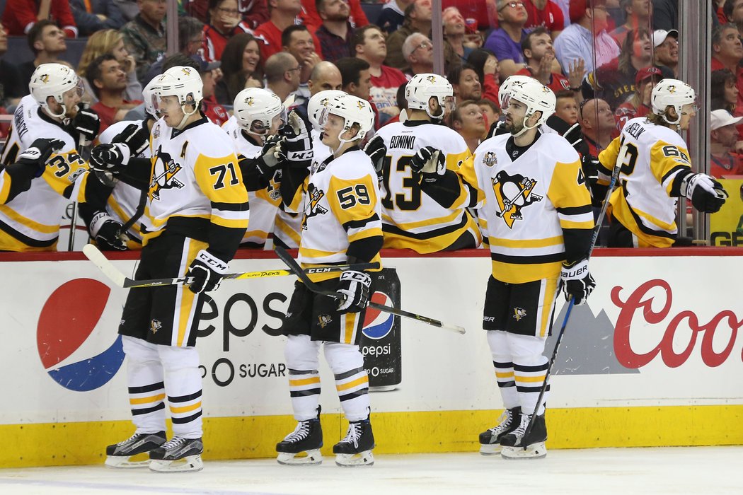 Penguins si na ledě Capitals zastříleli. Dali šest gólů a vyhnali Bradena Holtbyho z branky