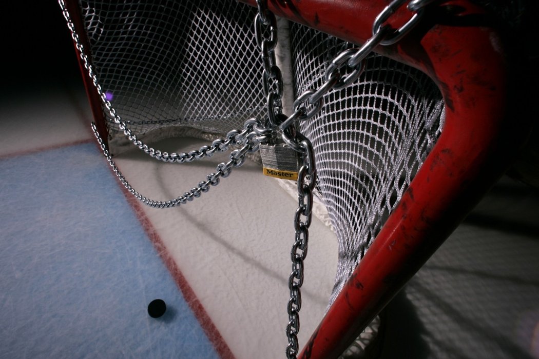 V říjnu 2012 se kvůli chybějící kolektivní smlouvě úchvatné divadlo NHL neotevřelo. Výluka trvala tři měsíce