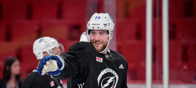 Start jediného Švéda na soupisce Tampy Bay Victora Hedmana v utkání NHL Global Series ve Stockholmu je s otazníkem