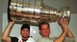 Petr Sýkora a Patrik Eliáš získali s New Jersey v roce 2000 Stanley Cup.