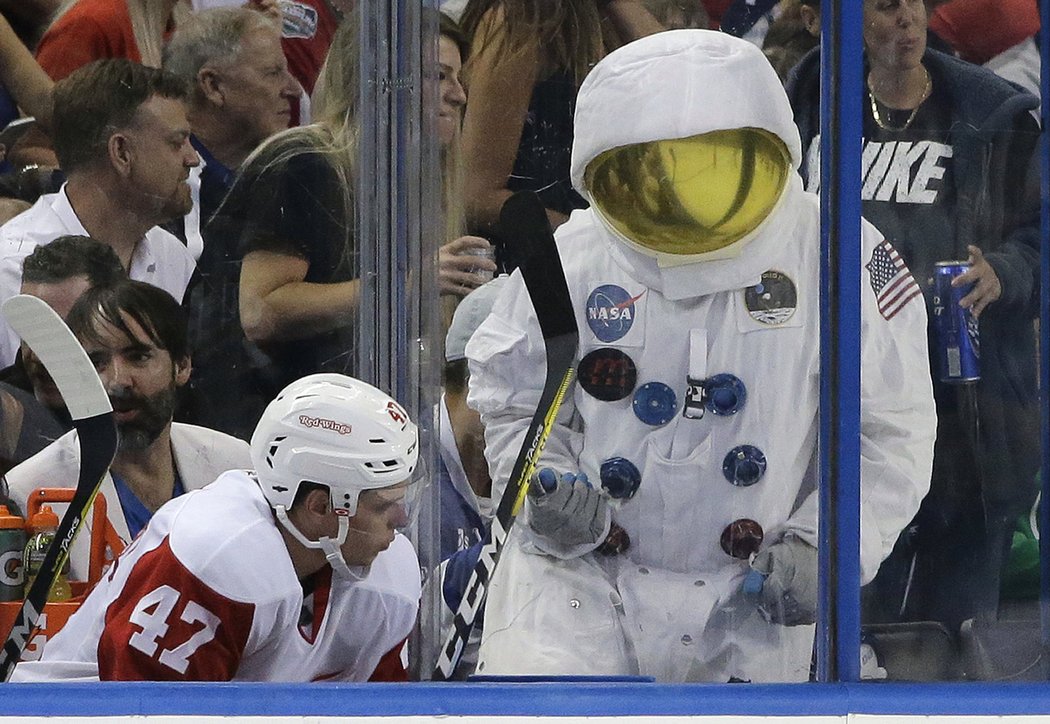 V Tampě se objevil i tradiční fanoušek v obleku astronauta