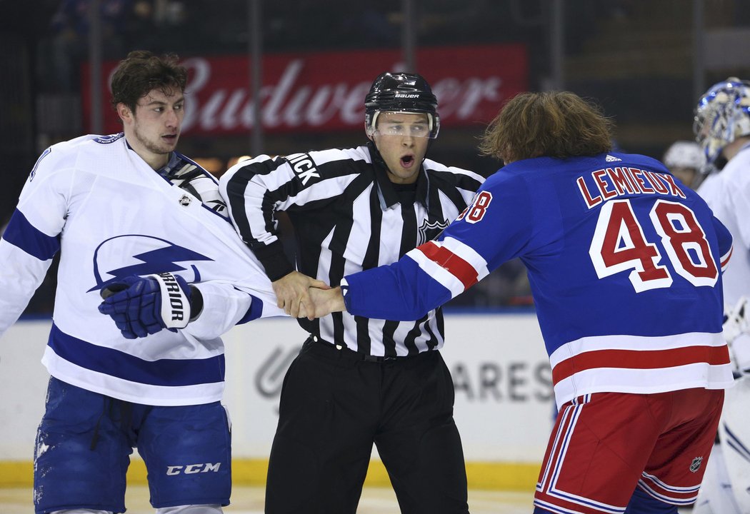 Brendan Lemieux se po trejdu z Winnipegu uvedl proti Tampě strkanicí