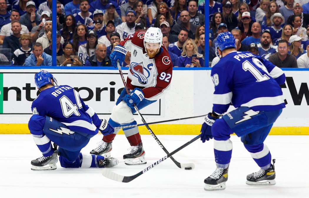 Jan Rutta (vlevo) a Ondřej Palát se podívali na trh s volnými hráči. První si plácnul s Penguins, druhý v New Jersey