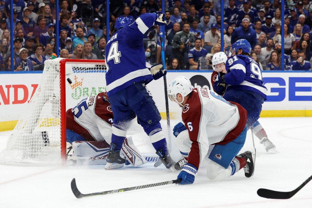 Tampa Bay ve třetím zápase finále Stanley Cupu porazila Colorado 6:2