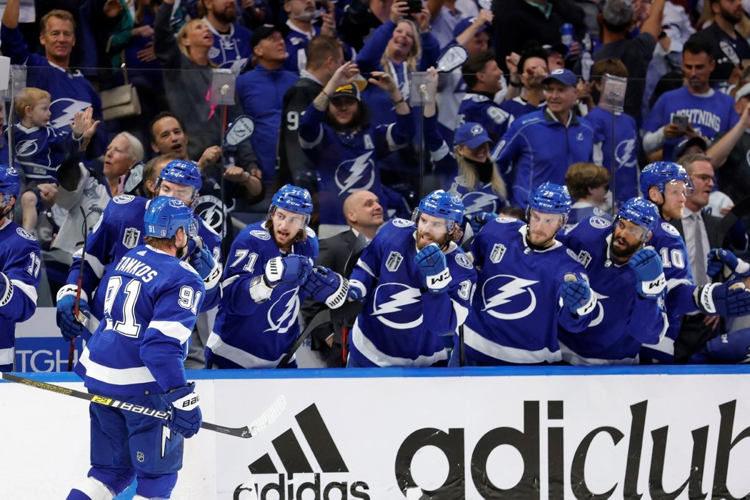 Tampa Bay ve třetím zápase finále Stanley Cupu porazila Colorado 6:2