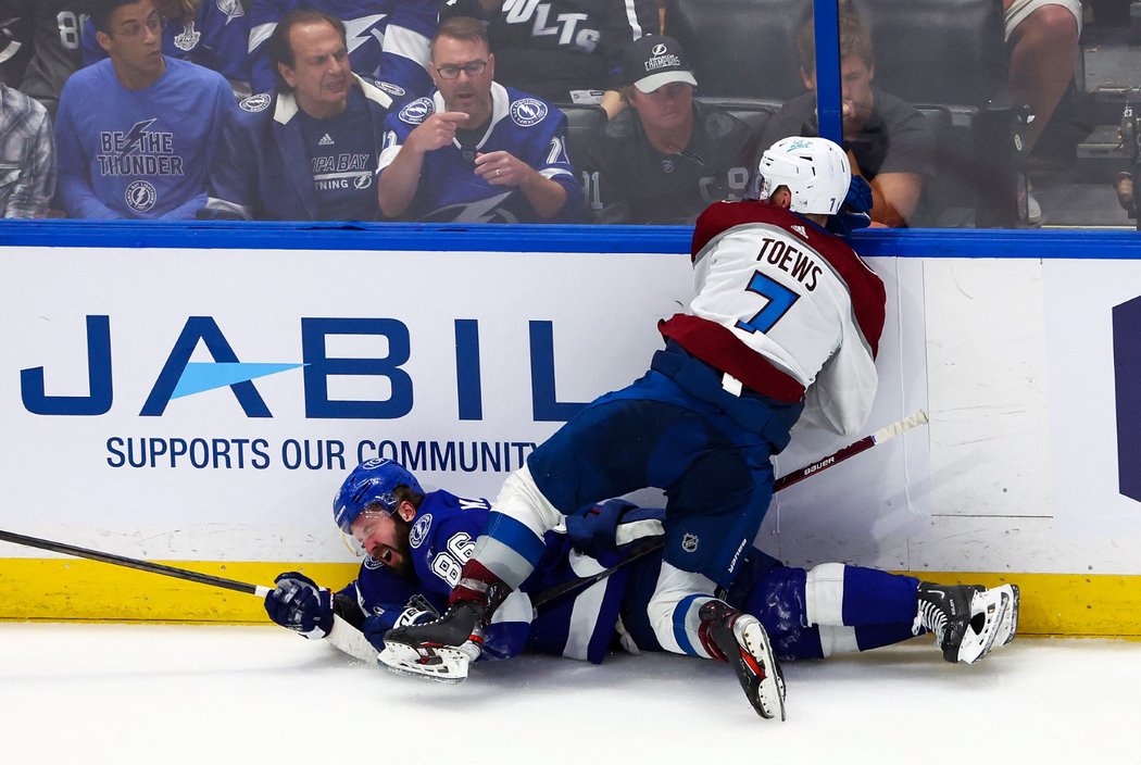 Tampa Bay ve třetím zápase finále Stanley Cupu porazila Colorado 6:2