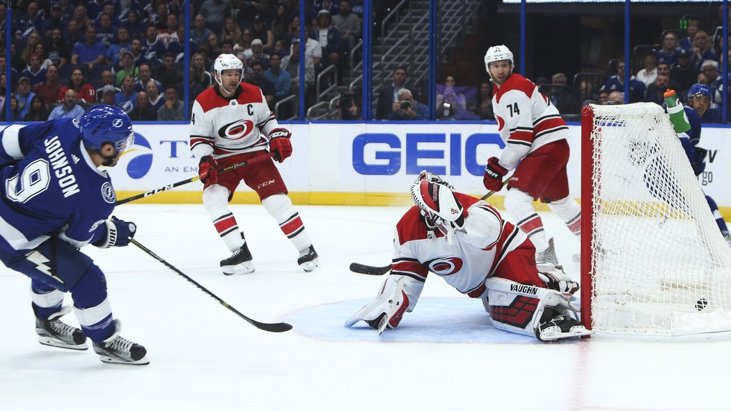 Tyler Johnson překonal Mrázka dvakrát, třetí pokus padl do prázdné brány