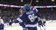 Vedoucí muž kanadského bodování NHL Nikita Kucherov se spoluhráčem Stevenem Stamkosem