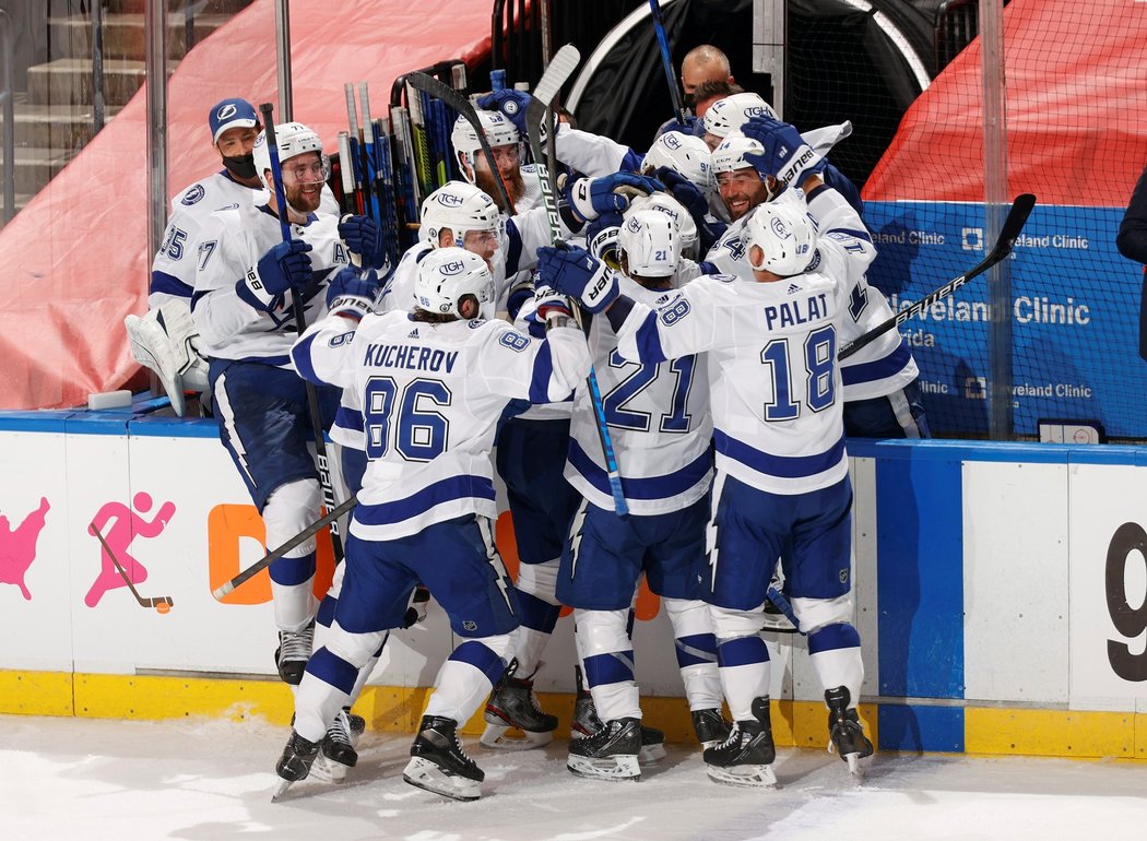 Hokejisté Tampy vykročili za obhajobou Stanley Cupu výhrou nad Floridou