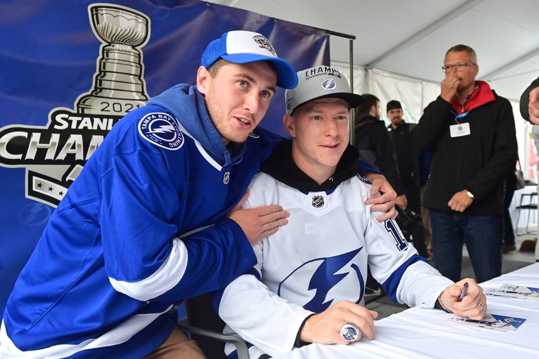 O podpis a fotku s dvojnásobným vítězem Stanley Cupu byl velký zájem