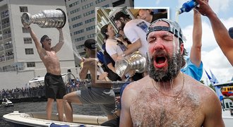 Divoké oslavy Tampy: zničili Stanley Cup! Na lodích pařili i Palát s Ruttou