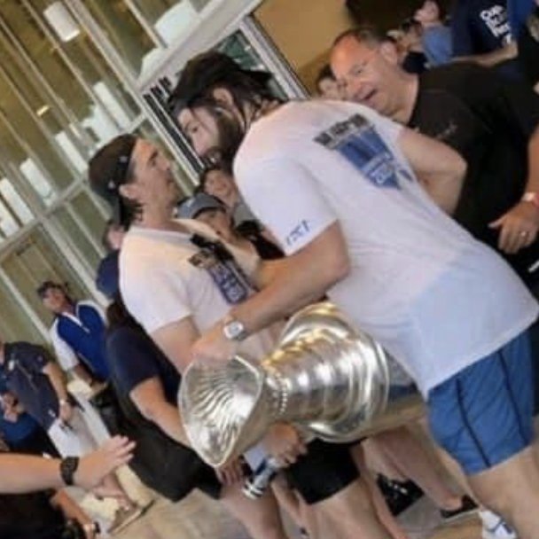 Stanley Cup nevydržel divoké oslavy Tampy...