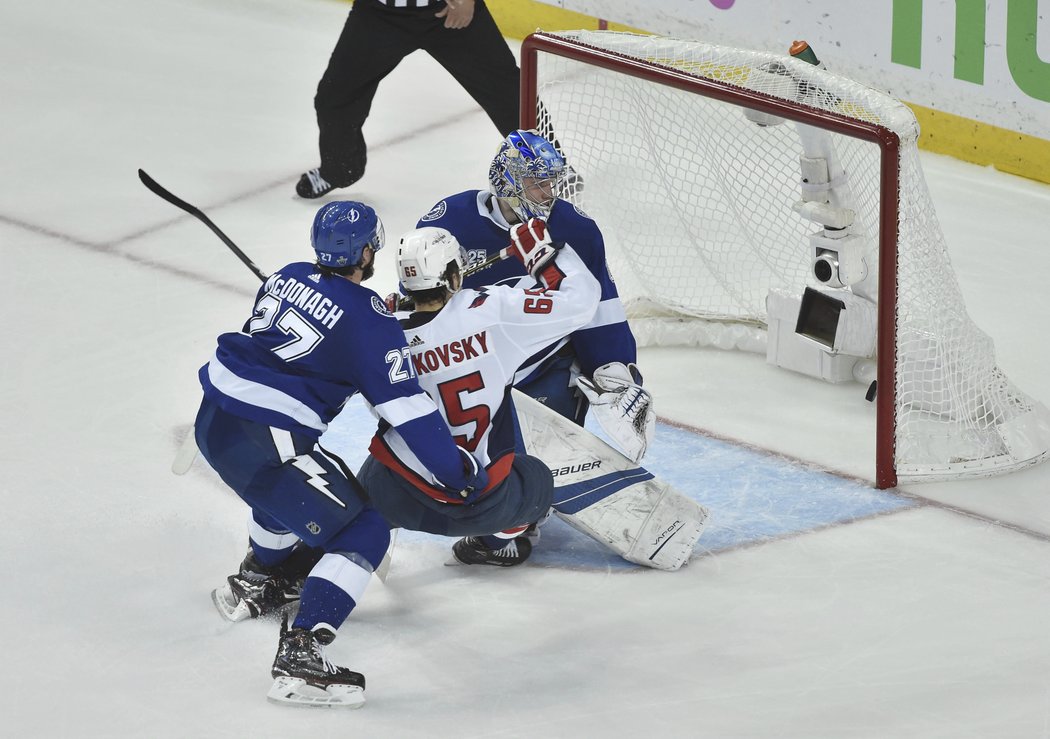 Pod betonem Andreje Vasilevského zvýšil Andre Burakovsky na 3:0