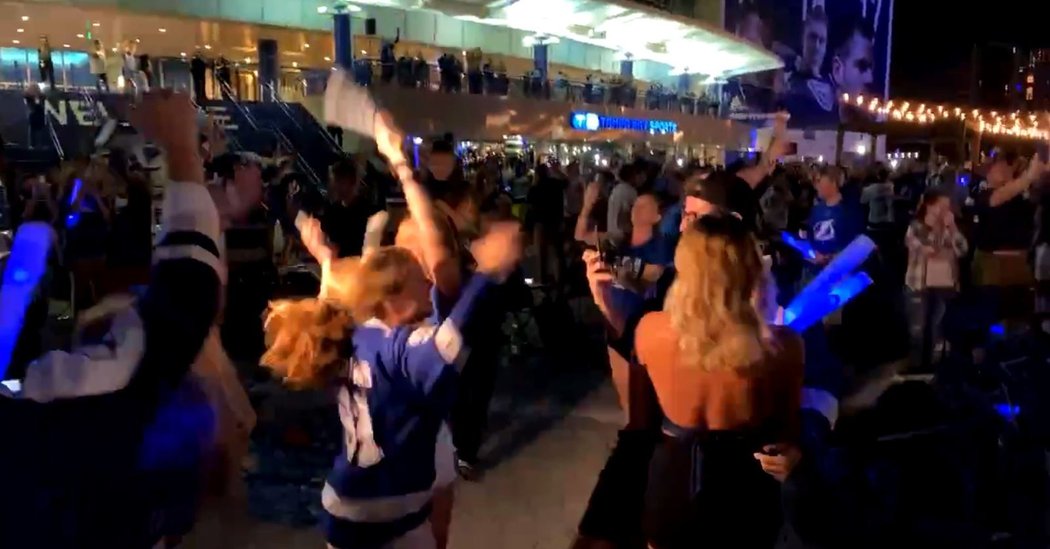 Fanoušci oslavují zisk Stanley Cupu Tampy Bay