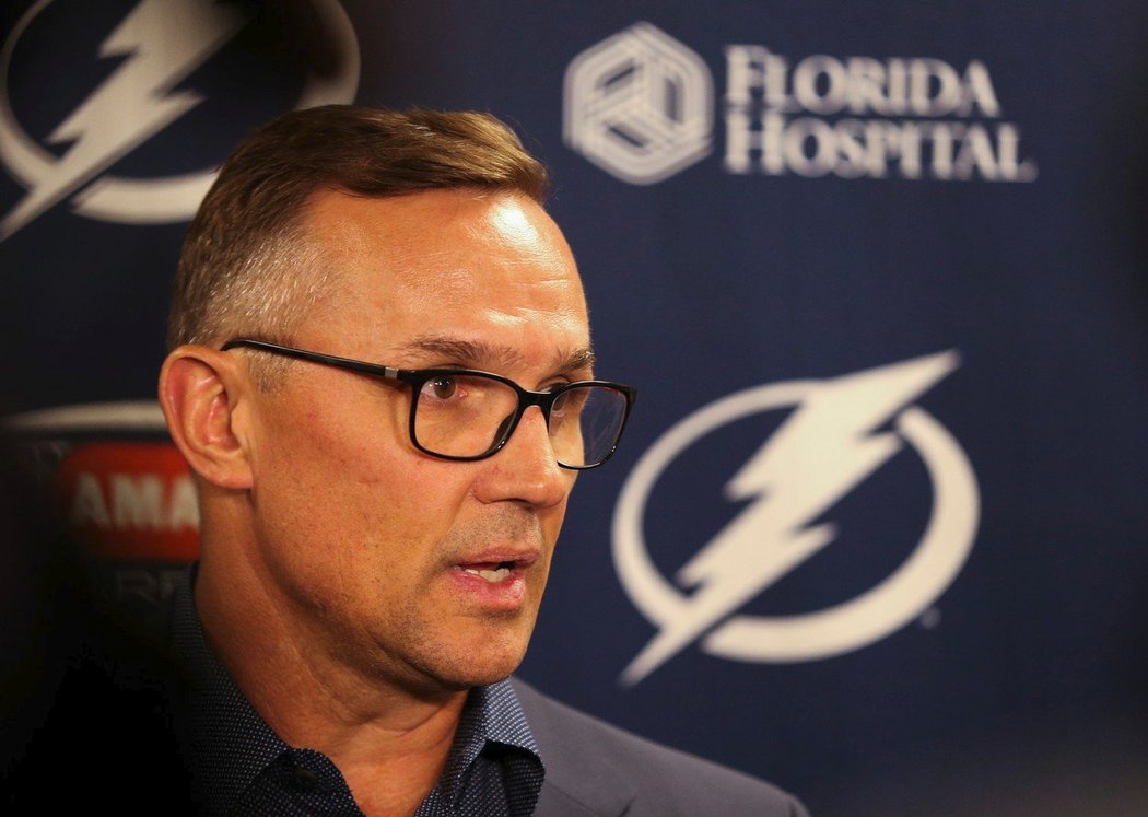 Steve Yzerman už nebude generálním manažerem hokejové Tampy Bay