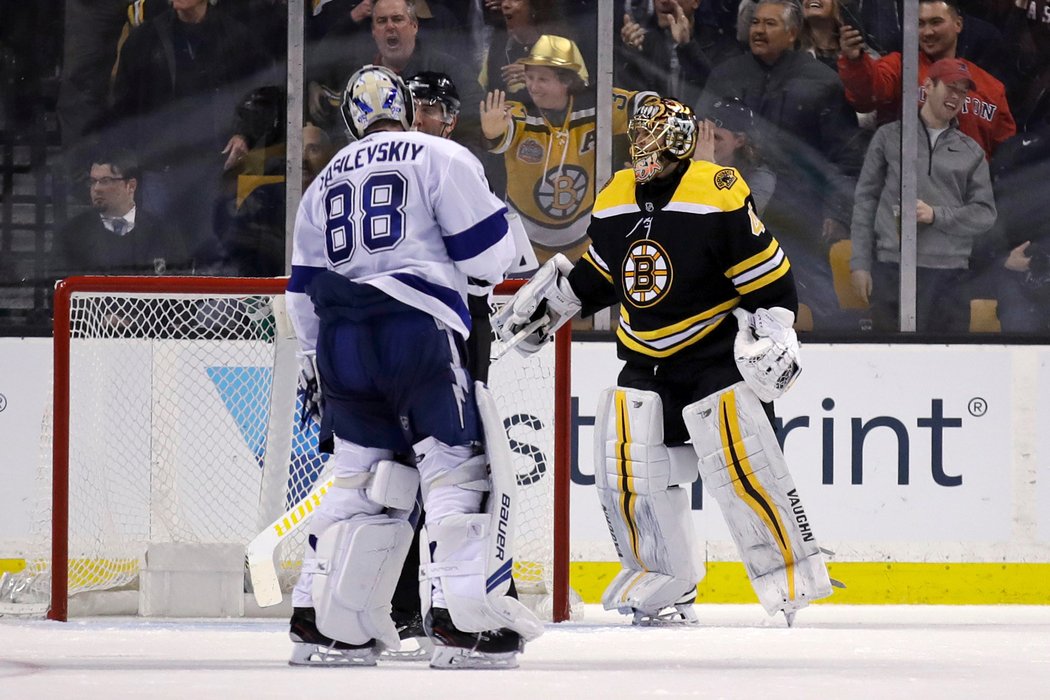 Takové normápní brankářské popovídání. V akci Tuukka Rask a Andrei Vasilevskiy.