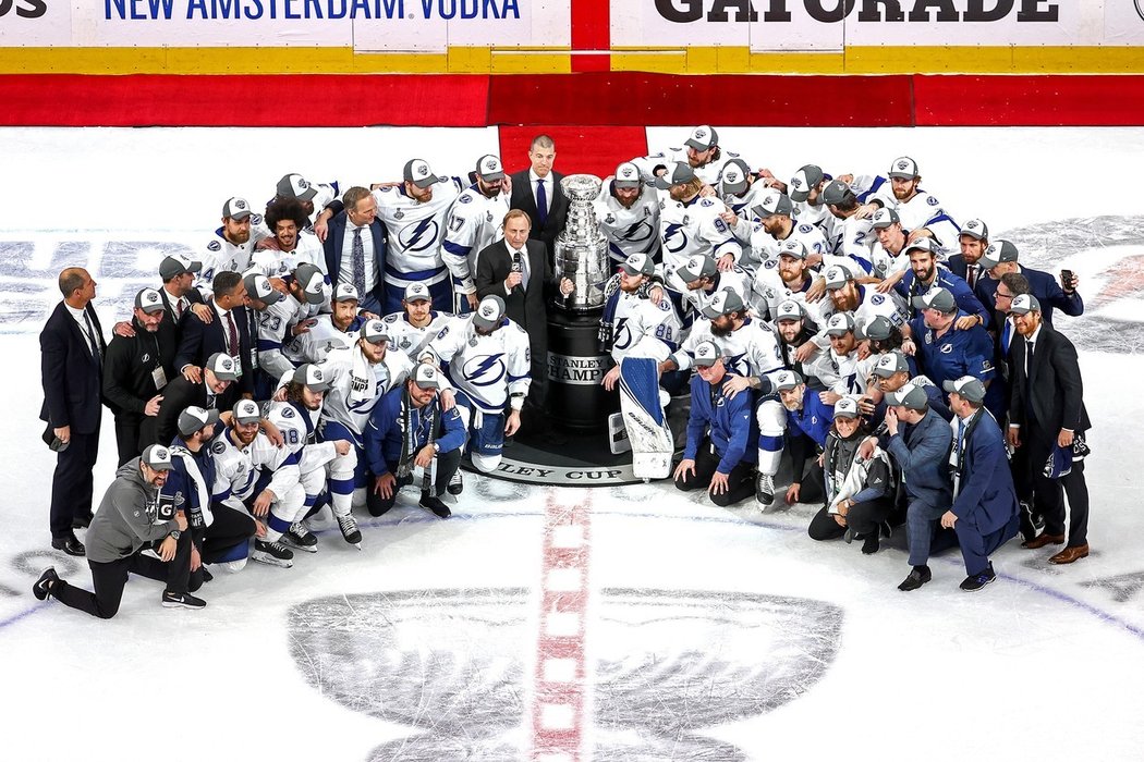 Hokejisté Tampy Bay podruhé v historii a poprvé od roku 2004 vyhráli Stanley Cup. V šestém finálovém duelu play off NHL porazili Dallas 2:0 a sérii ovládli 4:2.