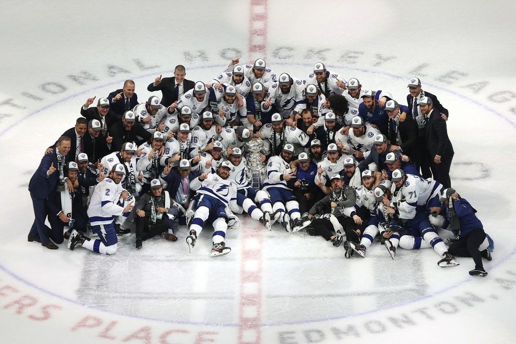 Hokejisté Tampy Bay podruhé v historii a poprvé od roku 2004 vyhráli Stanley Cup. V šestém finálovém duelu play off NHL porazili Dallas 2:0 a sérii ovládli 4:2.