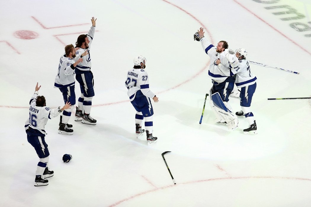 Druhou sezonu po sobě vyhrál Stanley Cup útočník Pat Maroon, kterému se to v červnu 2019 povedlo s rodným St. Louis. Žádný jiný hráč Tampy Bay na stejný úspěch předtím nedosáhl.