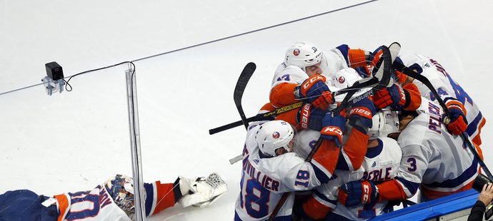 Hokejisté New Yorku Islanders zdolali v semifinále NHL Tampu Bay 2:1 v prodloužení a snížili stav série na 2:3.