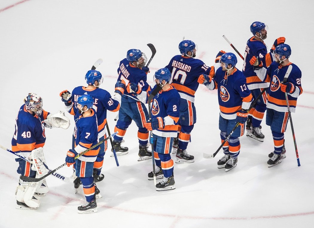 Hokejisté New York Islanders slaví, díky výhře 5:3 snížili stav finále Východní konference na 1:2.