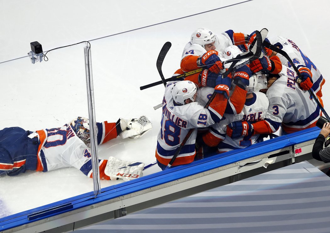 Hokejisté New Yorku Islanders zdolali v semifinále NHL Tampu Bay 2:1 v prodloužení a snížili stav série na 2:3.