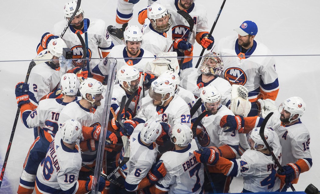 Hokejisté New Yorku Islanders zdolali v semifinále NHL Tampu Bay 2:1 v prodloužení a snížili stav série na 2:3.