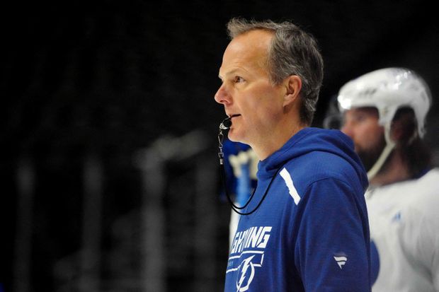 Jon Cooper na tréninku Tampy Jon Cooper na tréninku Tampy
