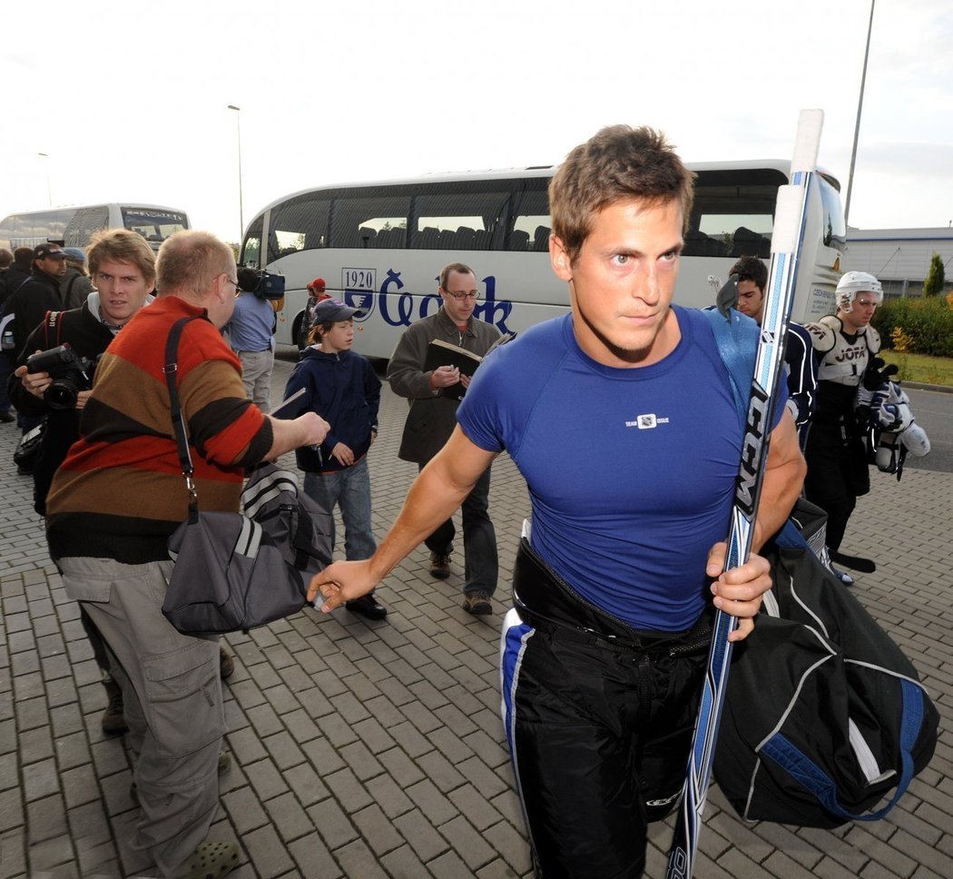 Vincent Lecavalier se podepsal jednomu z fanoušků v Letňanech.