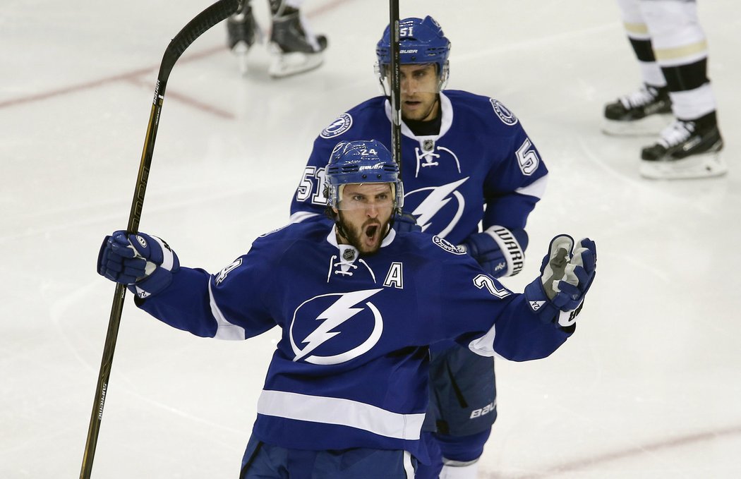 Lightning dostal do vedení proti Penguins už po 27 sekundách hry Ryan Callahan