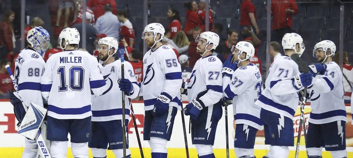 Hokejisté Tampy Bay zvítězili i s přispěním jedné přihrávky Ondřeje Paláta ve Washingtonu 4:2 a snížili stav finále Východní konference NHL na 1:2.