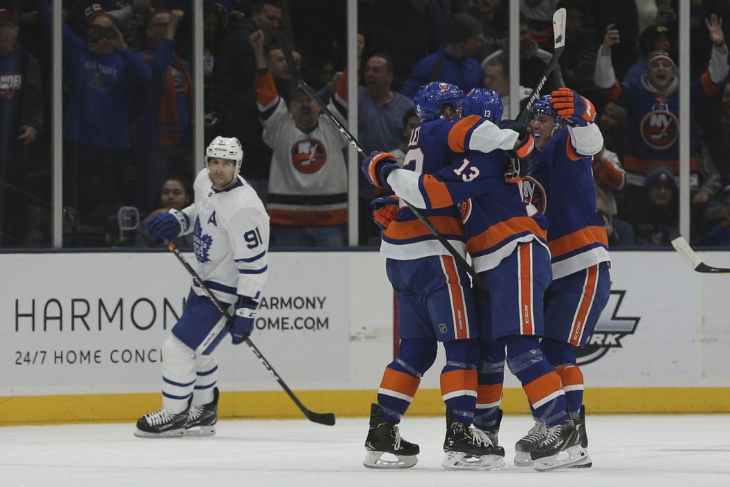 John Tavares proti Islanders odbruslil 17 minut, pětkrát vystřelil na branku soupeře, jednou hitoval a po závěrečném hvizdu musel kousnout vysokou porážku 1:6.