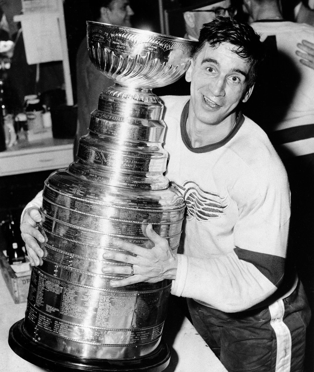 Ve věku 93 let zemřel legendární útočník Ted Lindsay, po němž je pojmenována trofej pro nejlepšího hokejistu NHL podle hlasování samotných hráčů
