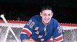 Terry Sawchuk v letech 1949 až 1970 odehrál za Detroit, Boston, Toronto, Los Angeles a New York Rangers celkem 971 zápasů.