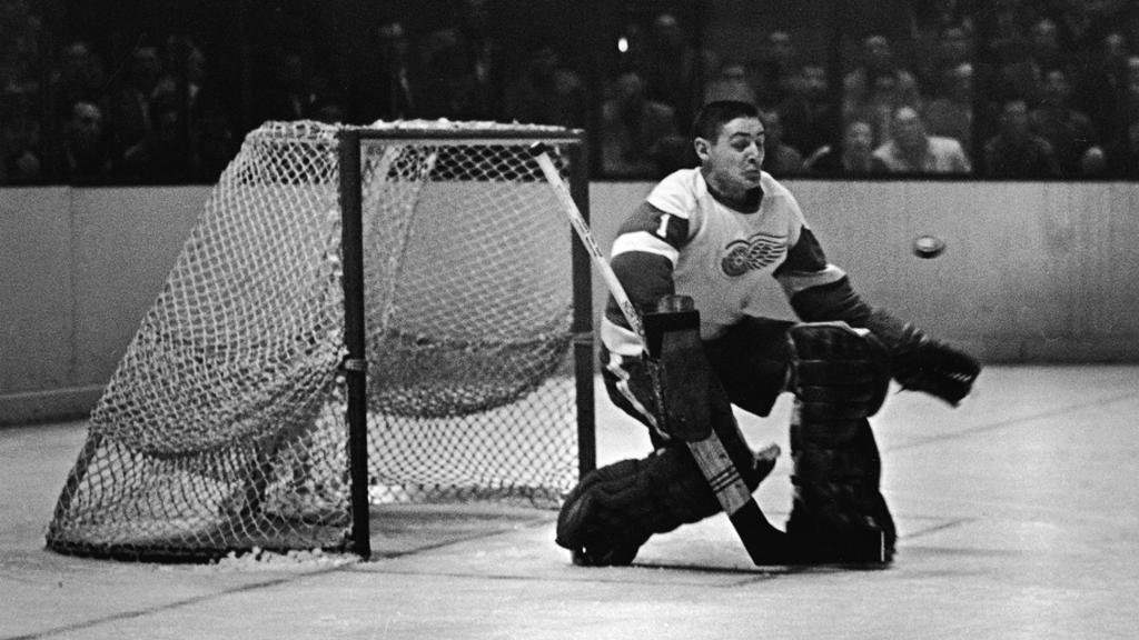 Terry Sawchuk střelám čelil bez masky