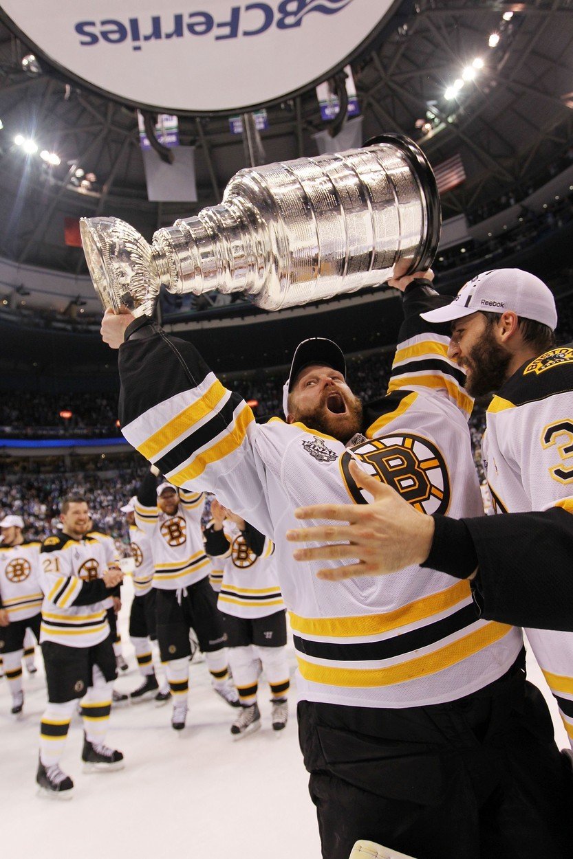 Životní ročník prožil Tim Thomas v mistrovské sezoně 2010/11, v play off lapal všech 25 utkání a pomohl vyřadit Montreal (4:3), Philadelphii (4:0), Tampu (4:3) a naposledy Vancouver.