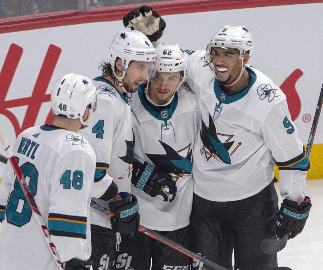 Tomáš Hertl režíroval ve čtvrtečním utkání NHL třemi asistencemi výhru San Jose 4:2 v Montrealu a byl vyhlášen druhou hvězdou zápasu.