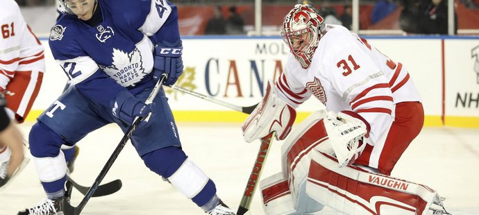 Nováček Jared Coreau dostal přednost před Petrem Mrázkem a pochytal 23 střel Toronta